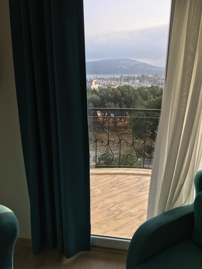 Clementin Suits Siğacık Kültér fotó