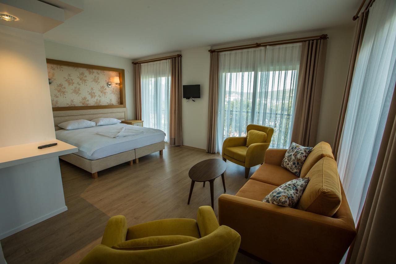 Clementin Suits Siğacık Kültér fotó