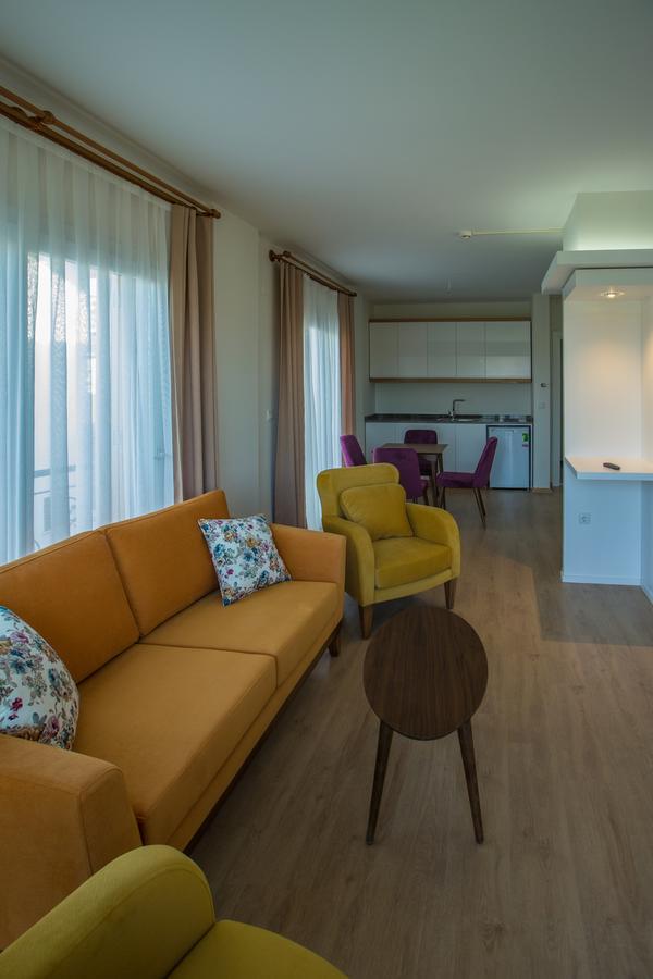 Clementin Suits Siğacık Kültér fotó