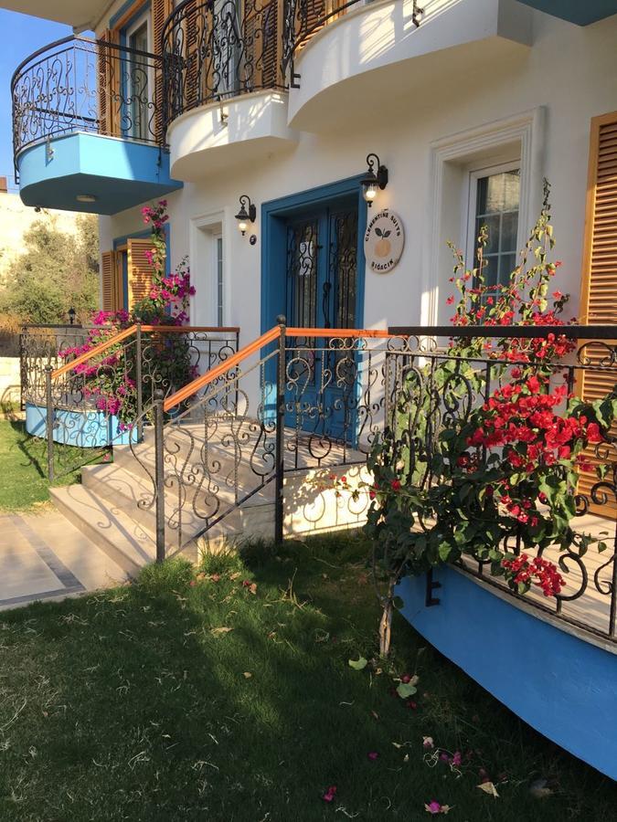 Clementin Suits Siğacık Kültér fotó